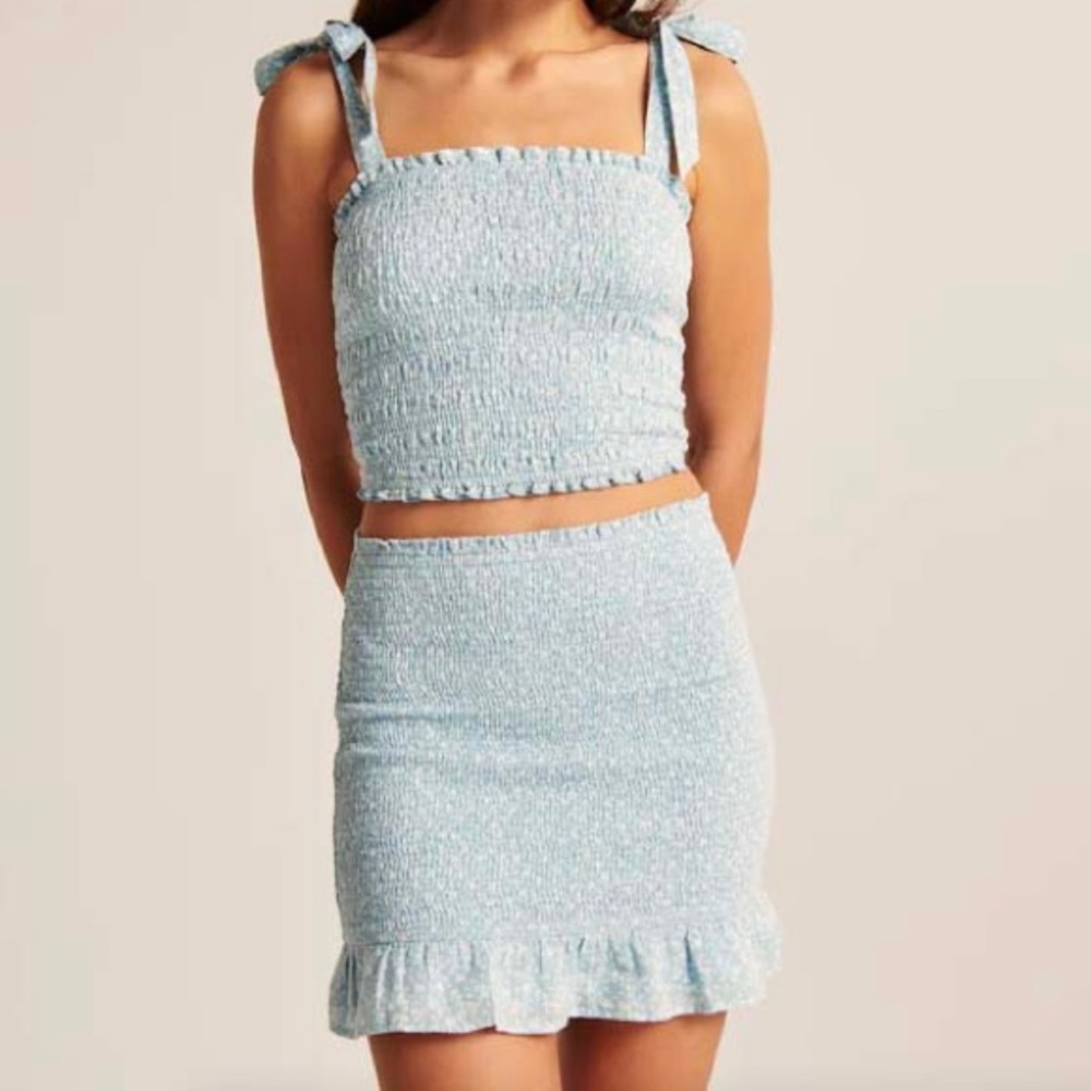 Abercrombie & Fitch High Rise Smocked Mini Skirt Light Blue Floral Sz X-Small